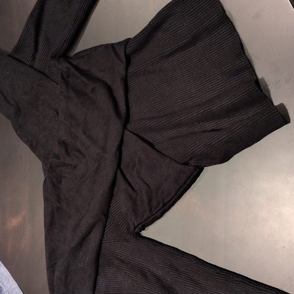 Abercrombie & Fitch Off-Shoulder Top MEDIUM NWT - Picture 5 of 5